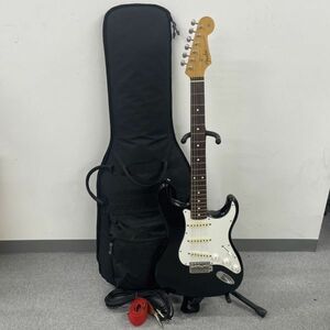 U112-I58-1483 FENDER フェンダー エレキギター ストラトキャスタータイプ 6弦ギター ブラックカラー ソフトケース シールド付き