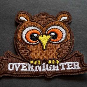 《夜更かし萌茶フクロウ》◎新品◎『OVERNIGHTER オーバーナイター』フクロウ 刺繍ワッペン（パッチ）■旅行 ミリタリー オートバイ 二輪車