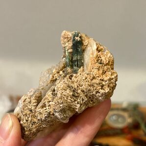グリーントルマリン共生原石パキスタン産送料込み