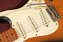 【Fender USA】American Vintage 57 Stratocaster 2-Tone Sunburst Aged（Orange Drop コンデンサー／メイプル1pcネック）USA製_画像7