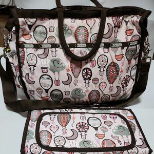 【綺麗め】LeSportsac ショルダーバッグ　マザーズバック　オムツ替えシート付き 