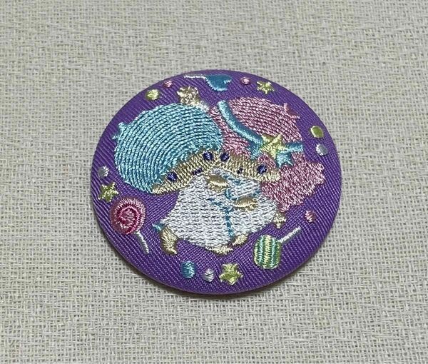 サンリオ　刺繍缶バッジ　リトルツインスターズ