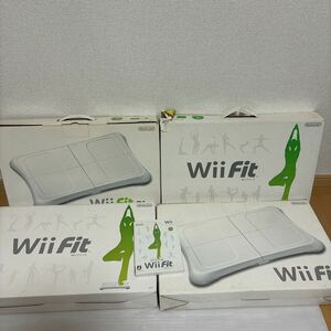 1円スタート Nintendo Wii Fit Wii Fit Plus 4台　まとめ売り 外箱付き 内箱欠品あり 動作未確認 ジャンク A-469