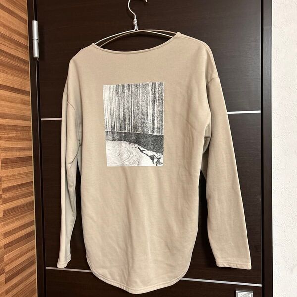 最終価格です!CLOCHEバックプリントお洒落後ろ長めトップス春秋にぴったり!