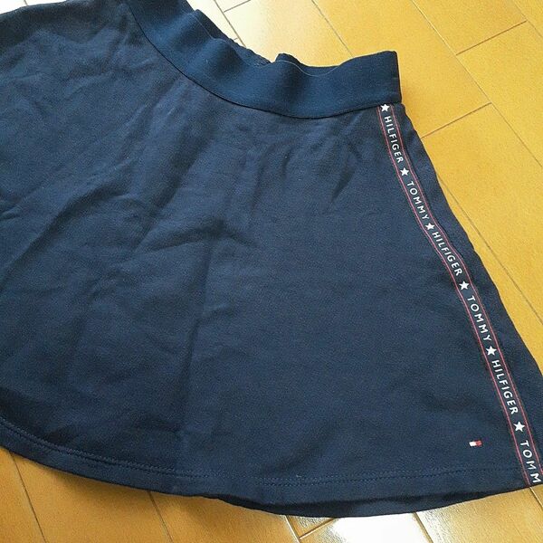 スカートTOMMY HILFIGER　トミーヒルフィガー　スカート140新品トミーガール　女の子　キッズ　小学生　ネイビー　紺色