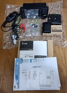 超美品ICOM IC-705 HF/50/144/430MHz 10W　　おまけ付き