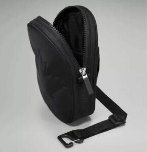 新品 ルルレモンFuture Legacy Crossbody Bag