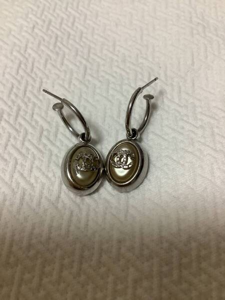 直営店購入 シャネルのピアス シルバー系