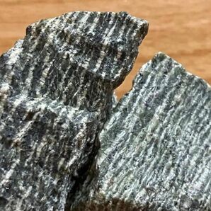 グリーンゼブラ　クリソタイルサーペンティン原石　2個セット