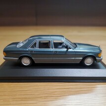 1/43 ミニチャンプス MINICHAMPS ミニカー/Mercedes-Benz 560 SEL 1989-91 Petrol metallic/メルセデス・ベンツ 560 Sクラス ペトロル _画像3