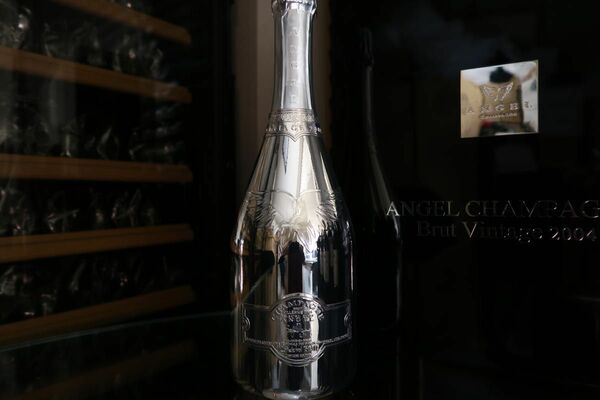 エンジェル ヴィンテージ 2004年 プラチナ 正規品 シャンパン 箱 ケース ギャランティーカード付き