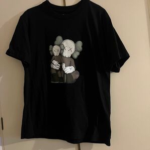 KAWS ユニクロコラボTシャツ