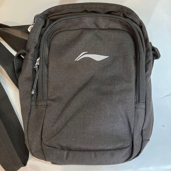 セカンドバッグ 旅行 トラベルポーチ 身の回り品入れ 雑貨 おしゃれ シンプル 小物