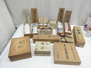 03Y009 【 中古品 】 木箱入り [ 湯呑 / 茶碗 / 花瓶 / 絵皿...] 色々まとめて 総重量(約)11.5kg 現状渡し 売り切り