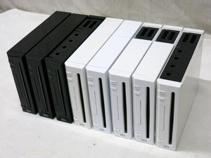 03K129 任天堂 Nintendo Wii 本体のみ 白・黒 [8台セット] 完全ジャンク 部品取りなどに 売り切り
