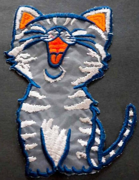 LR■《透けタイプ■笑顔萌猫》激渋『幸せなネコ』(=^・^=)ねこ好き CAT 芸術 アート 刺繍ワッペン■ファッション■ 洋服・衣類・衣服DIY