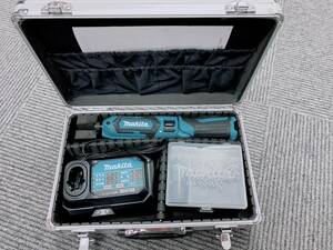 マキタ makita TD022D 充電式ペンインパクトドライバー 本体+充電器DC07SB+ケース　純正バッテリー2個