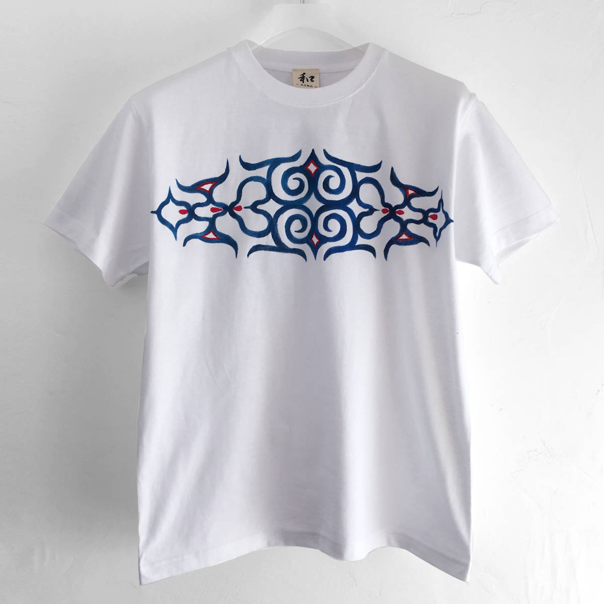 Herren-T-Shirt mit Ainu-Muster, Arabesken- und Eulenmuster, Größe M, Weiß, T-Shirt mit handgezeichnetem Ainu-Muster, Japanisches Muster, Größe M, Rundhals, gemustert
