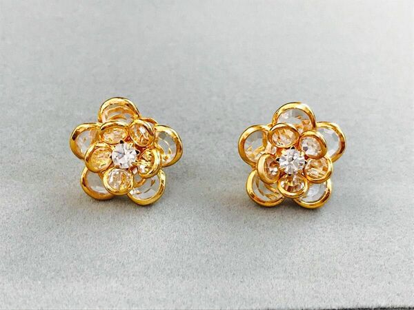 ハンドメイド　 ピアス ゴールド系　フラワー　お花　樹脂ピアス　アレルギー対応 アクセサリー