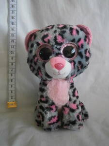  large eyes . lovely! Ty.... soft toy Tasha