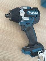 ＊3155 マキタ Makita 充電式インパクトレンチ TW700D インパクトレンチ用 18V バッテリ 充電器付 ケース付 取扱説明書付 動作確認済み　_画像3