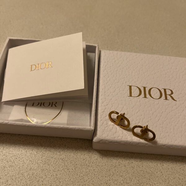  Dior スタッドピアス 