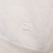 CHANEL ココボタン付き カシミヤ 半袖ニット ココマーク刺繍 - アイボリー シャネル KL4BP2BA39_画像6