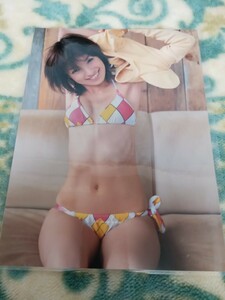 150μ 厚手ラミネート加工 切り抜き A4変 南明奈 暑いッ、もうぬいじゃうよ 4ページ 水着姿