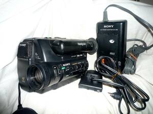 ソニー 8ミリビデオカメラ CCD-TR55 (バッテリー、充電器、DCコード付)動作品