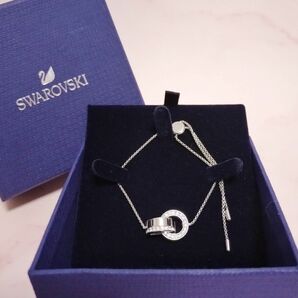 現行品 SWAROVSKI　スワロフスキー　Hollow ブレスレットインターロッキングループ　ホワイト　箱付