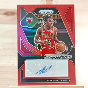 99枚限定 アヨ・ドスンム 2023-24 Panini Prizm Signatures Red Prizm Auto Ayo Dosunmu 30/99 直筆サインカード シカゴ・ブルズの画像1