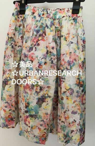 ☆美品☆アーバンリサーチ　URBAN RESEARCH DOORS スカート 花柄　ボタニカル柄