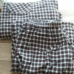  used [ maternity pyjamas M-L top and bottom set ] long sleeve maternity ~ nursing period spring autumn go in . put on dog seal 