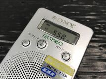 031404 SONY ソニー ポケットラジオ AM FM SRF-M807_画像2