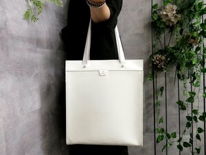 ●超美品●Christian Louboutin ルブタン●Ruistote●ラバー カーフ レザー 本革●トート バッグ●白●SV金具●肩掛け●A4 書類●Js45068