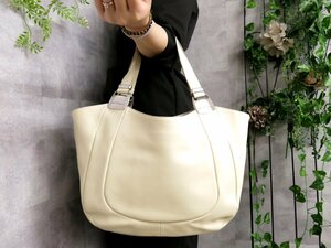 ●超美品●Salvatore Ferragamo フェラガモ●ヴァラ●カーフ レザー 本革●トート バッグ●アイボリー●SV金具●肩掛け●A4 収納●Js45166