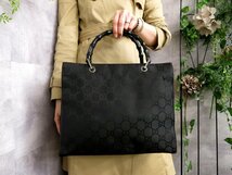 ●超美品●GUCCI グッチ●バンブー●GGナイロン カーフ レザー 本革●ハンド バッグ●黒●SV金具●腕掛け●A4 収納●書類 かばん●Js45025_画像2