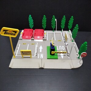 ● トミカタウン「タイムス パーキング」タイムズ 駐車場 トミカ 立体駐車場 赤リフト