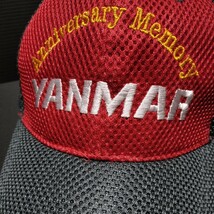 ● ヤンマー「YANMAR メッシュ　キャップ」刺繍　ロゴ　帽子 グレー系／赤_画像3