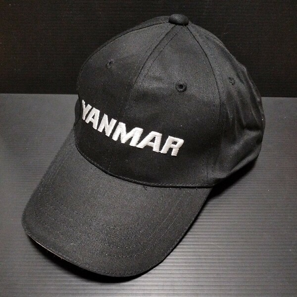 ● ヤンマー「YANMAR キャップ」刺繍 帽子　黒系／白ロゴ