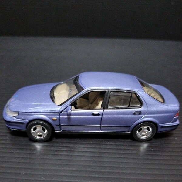 ● SAAB「1/43　9-5」ミニカー　サーブ