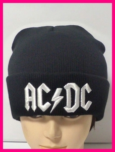 送料無料【新品】AC/DCニット帽子　男女兼用フリー　ブラック　高級感ある刺繍仕上げ　ビーニー帽/ワッチキャップ/ニットキャップ