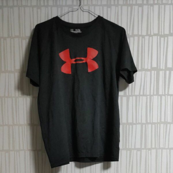 値下げしました　アンダーアーマー UNDER ARMOUR 半袖 Tシャツ 半袖Tシャツ クルーネック　黒　YXL 150