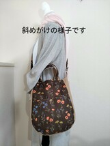 37♪ラウンドトートバッグ★可愛らしいポピーの花柄で♪Ｄカン付きで斜めがけにもなります★落ち着いた雰囲気のバッグになりました_画像1