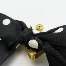 T03 Christian Dior クリスチャンディオール CDバッグモチーフチャーム付き ドットリボン ブローチ ゴールド/ブラック/ホワイト_画像8