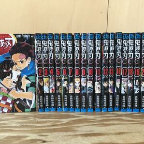 mA 80 鬼滅の刃 1〜23巻 セット （14.15.22欠品）きめつのやいば 集英社 ジャンプコミックス 吾峠呼世晴 ※難あり、現状品、長期保管品の画像1