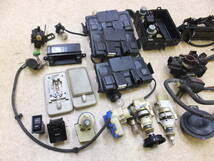 AE86 電装部品多数セット ジャンク テールランプ 時計 ライトスイッチ リレー等 AE85 カローラレビン スプリンタートレノ 4AG_画像2
