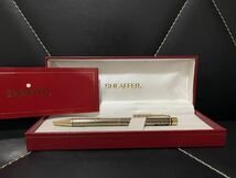 未使用 展示品 SHEAFFER シェーファー ボールペン 筆記用具 ツイスト式 ゴールド 総柄 筆記確認済み ケース付き 高級感 ビジネス_画像1