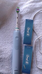 中古品　美品　 BRAUN　Oral-B　PRO2　オーラルB　プロ２ 替カートリッジ2個付