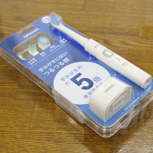 【OMRON】オムロン「メディクリーン/Mediclean 304」音波式電動歯ブラシ HT-B304-W(ホワイト) 充電式 ハブラシ【未使用】